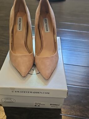 Steve Madden Tan Pointed-Toe Suede Pumps